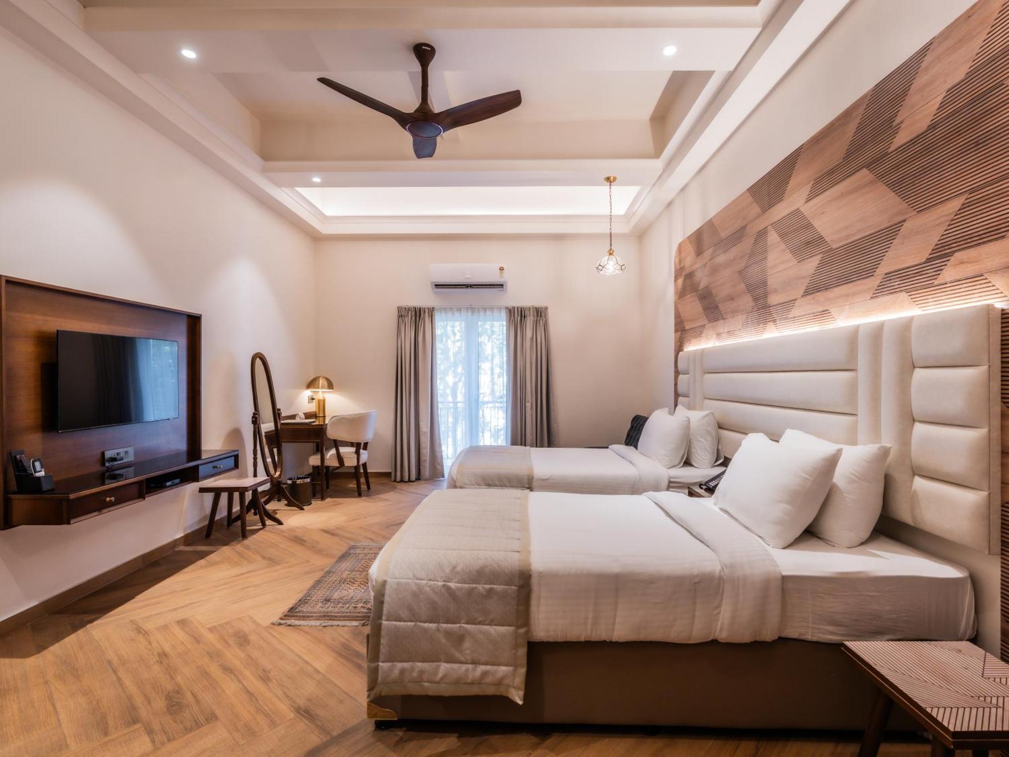 Grand Hotel Mumbai - Ballard Estate, Fort — Photos 1